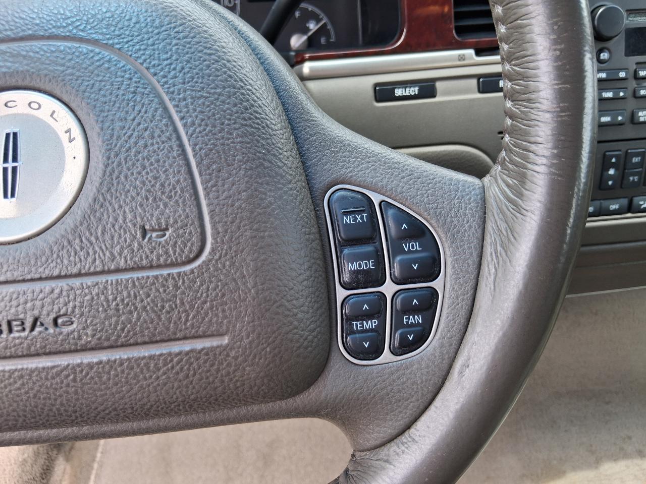 Lincoln Town Car Signature 2003