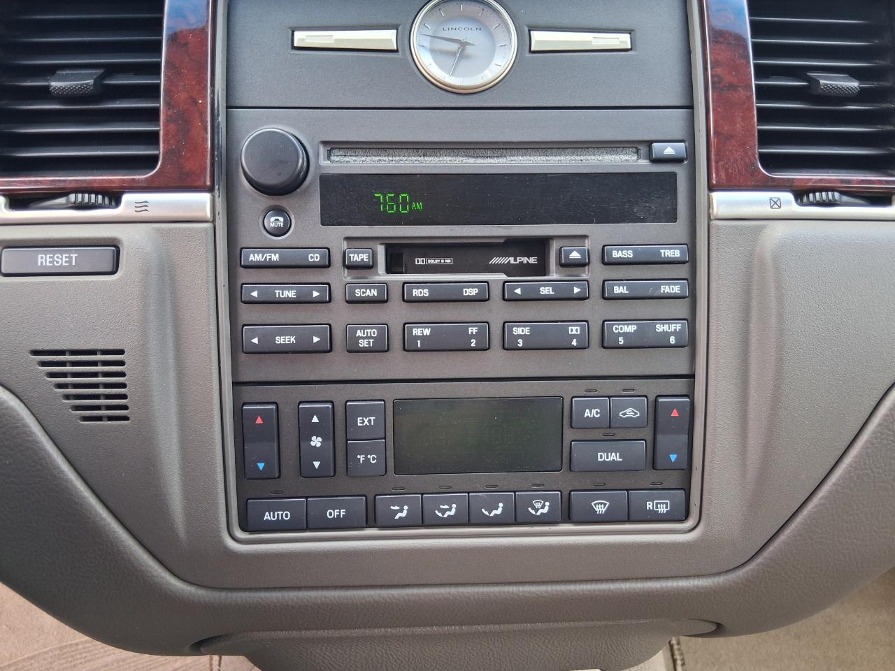 Lincoln Town Car Signature 2003