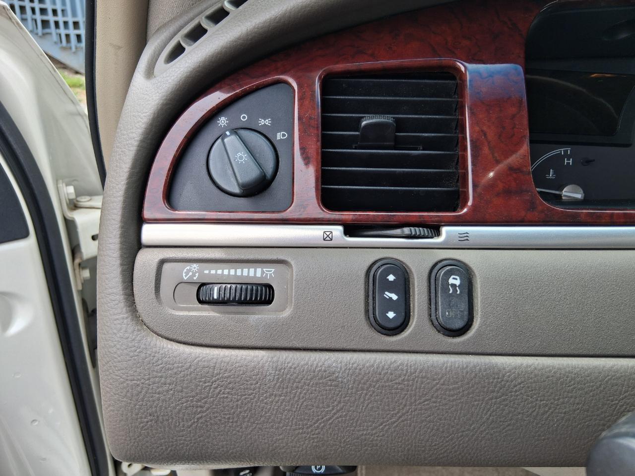 Lincoln Town Car Signature 2003