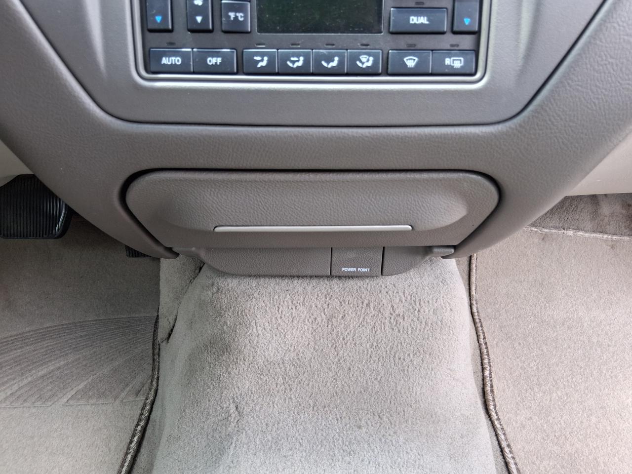 Lincoln Town Car Signature 2003