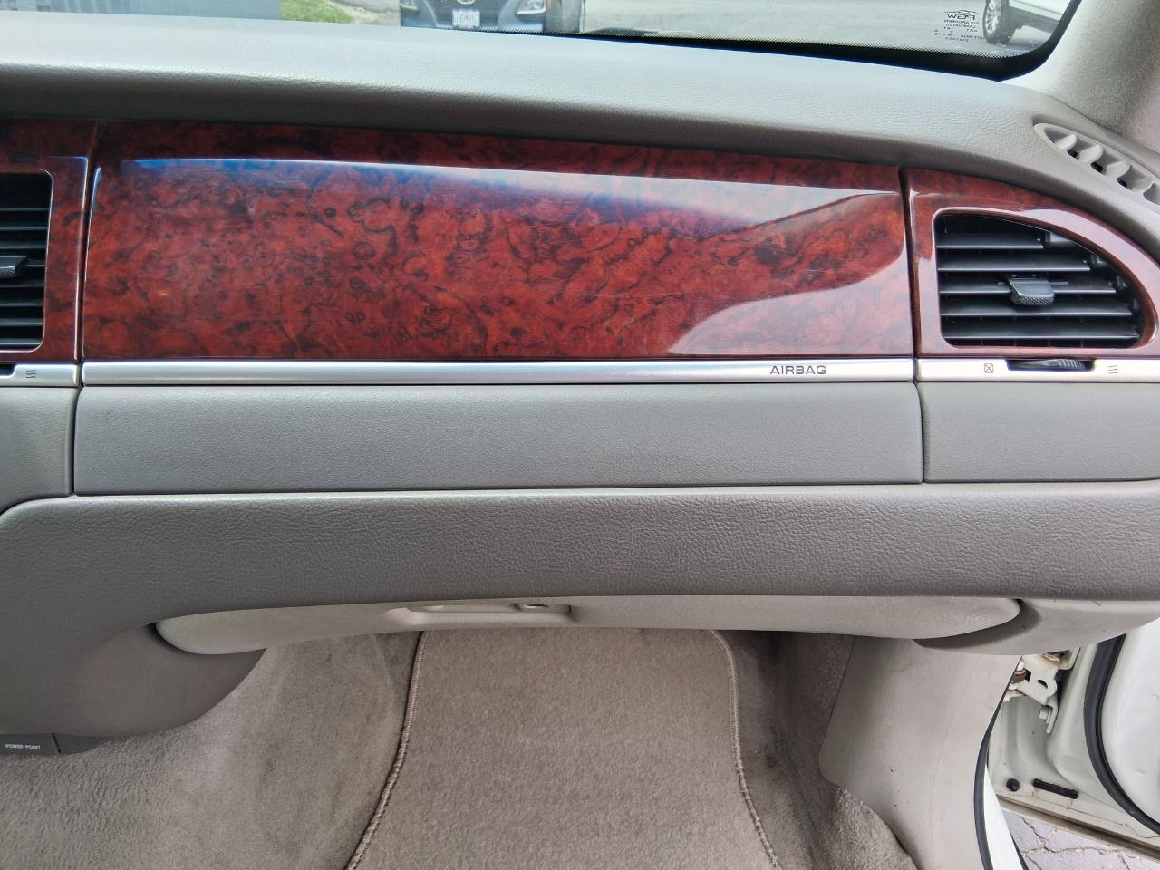 Lincoln Town Car Signature 2003
