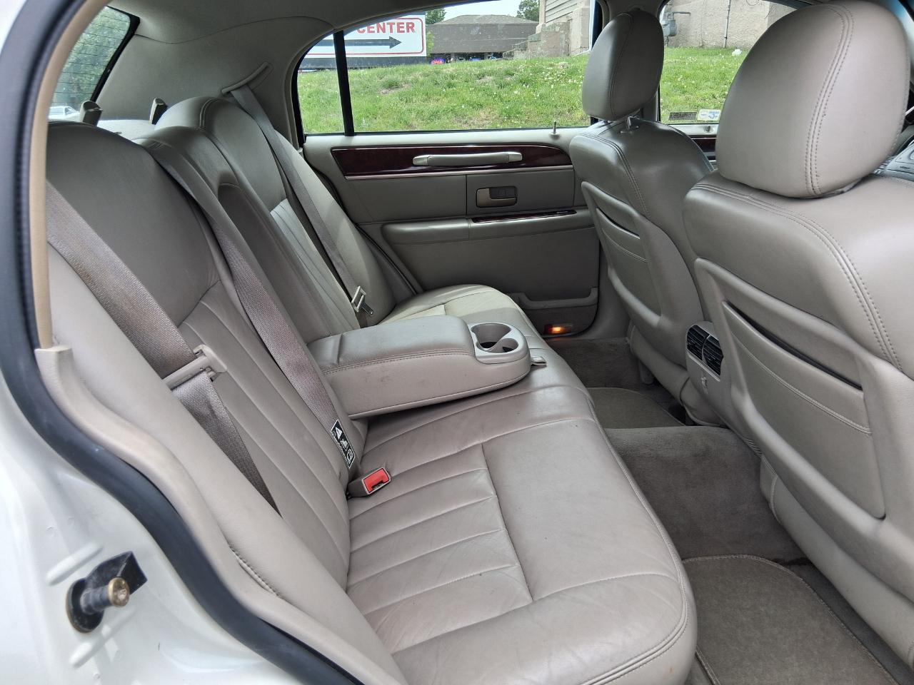 Lincoln Town Car Signature 2003