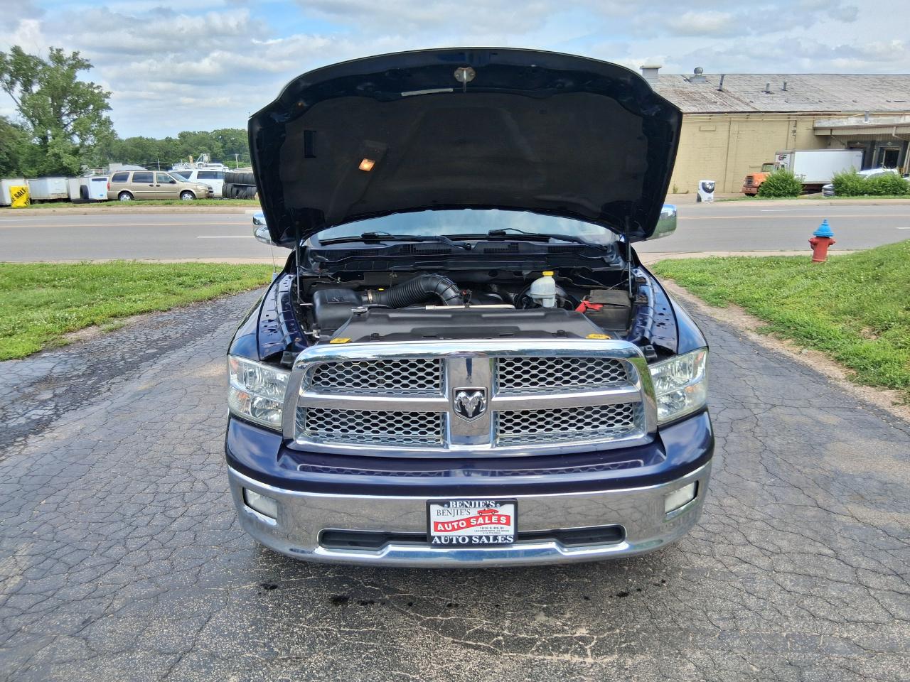 RAM 1500 Laramie Quad Cab 4WD 2012