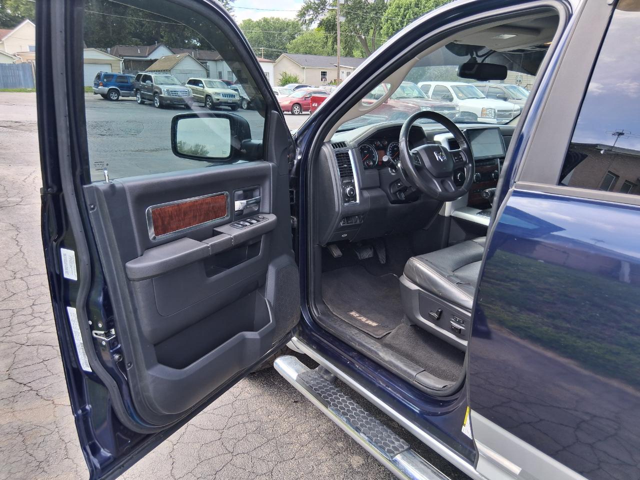 RAM 1500 Laramie Quad Cab 4WD 2012