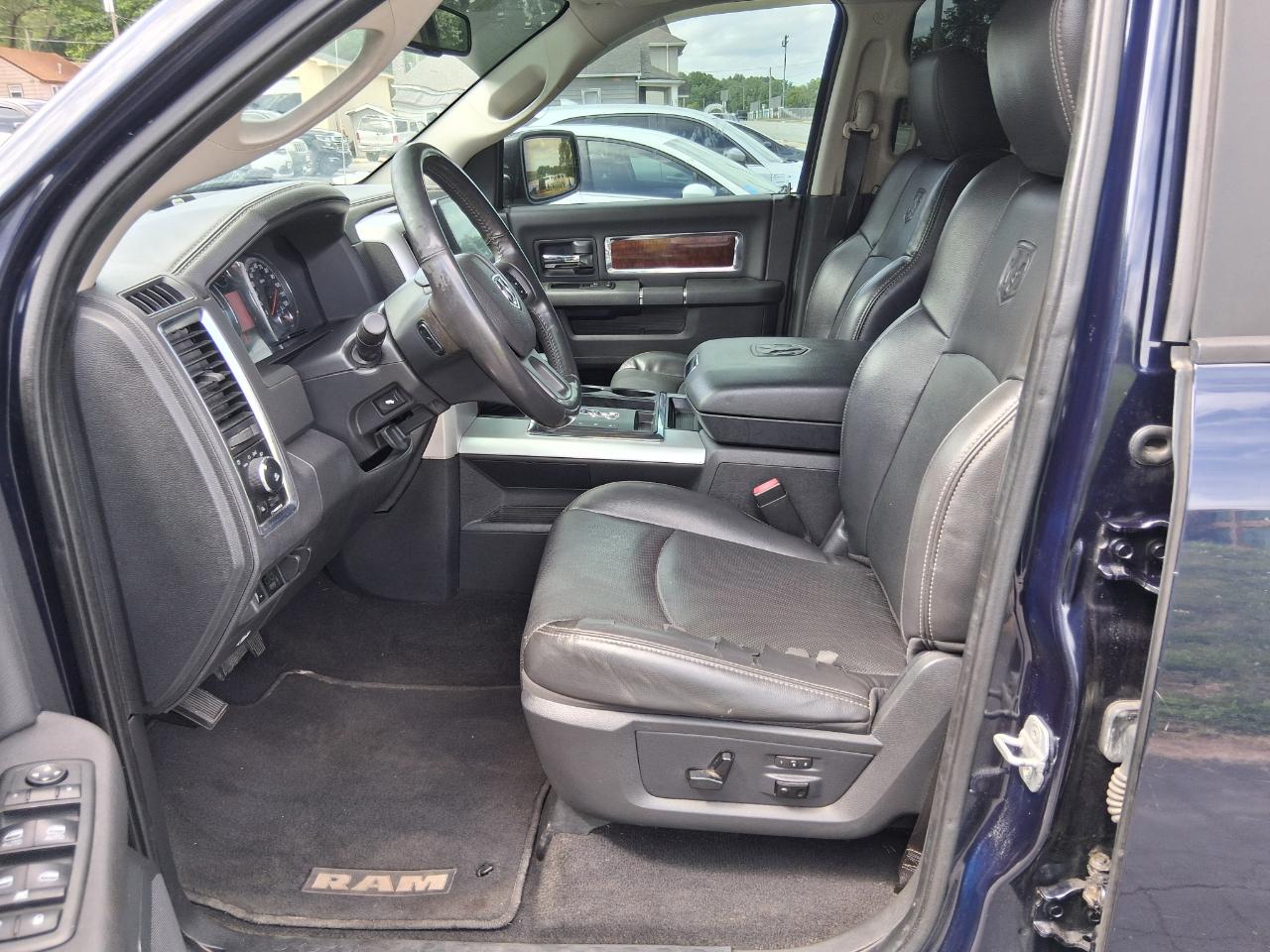 RAM 1500 Laramie Quad Cab 4WD 2012