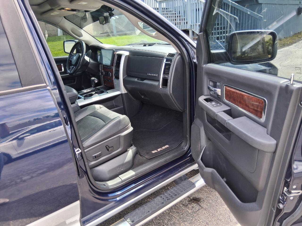 RAM 1500 Laramie Quad Cab 4WD 2012