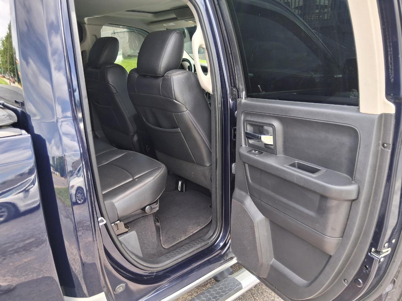 RAM 1500 Laramie Quad Cab 4WD 2012
