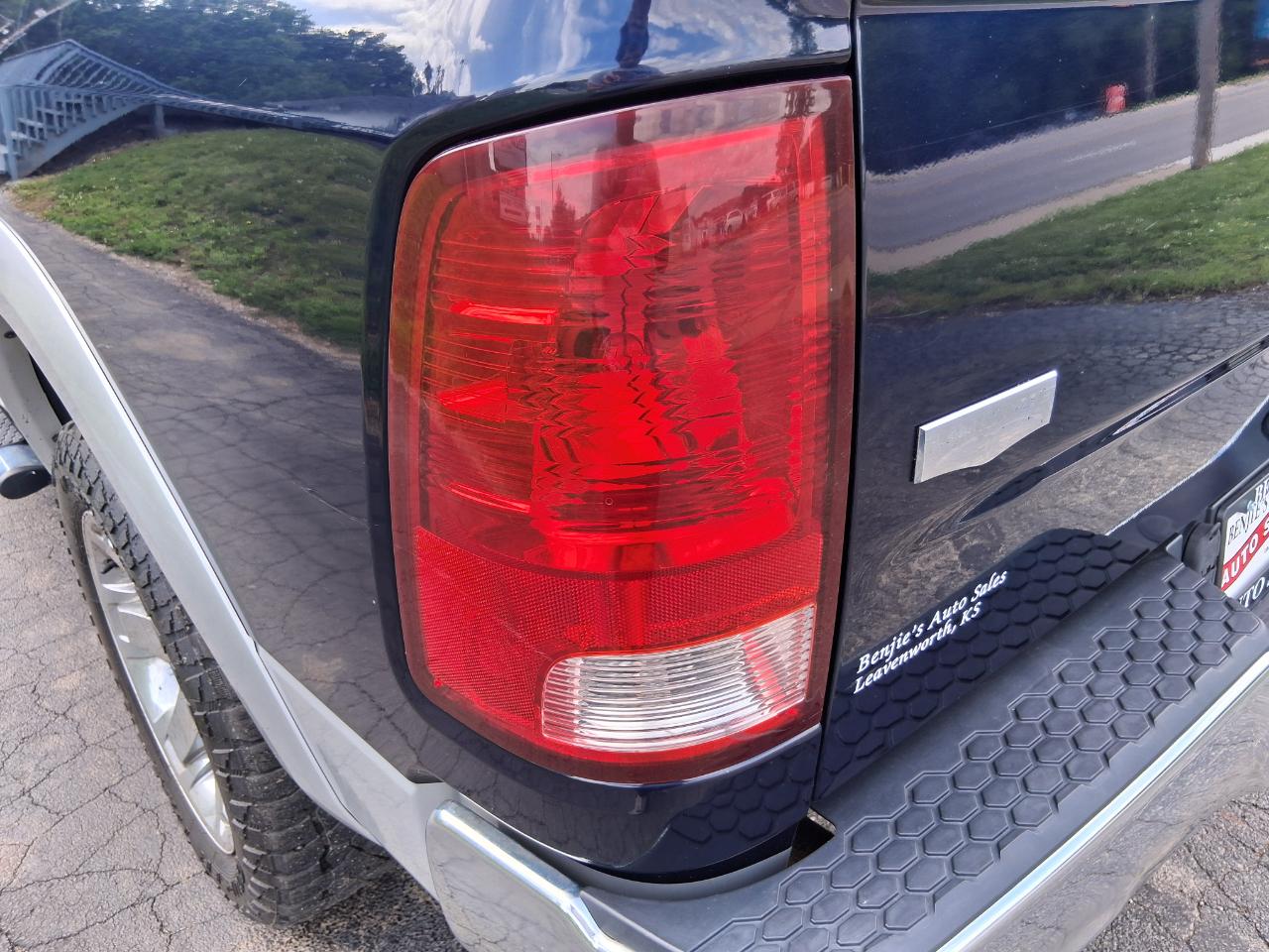 RAM 1500 Laramie Quad Cab 4WD 2012