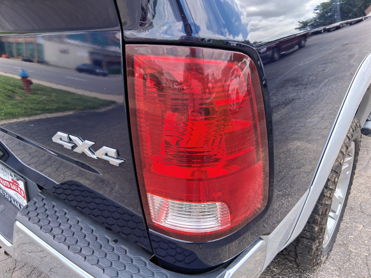 RAM 1500 Laramie Quad Cab 4WD 2012