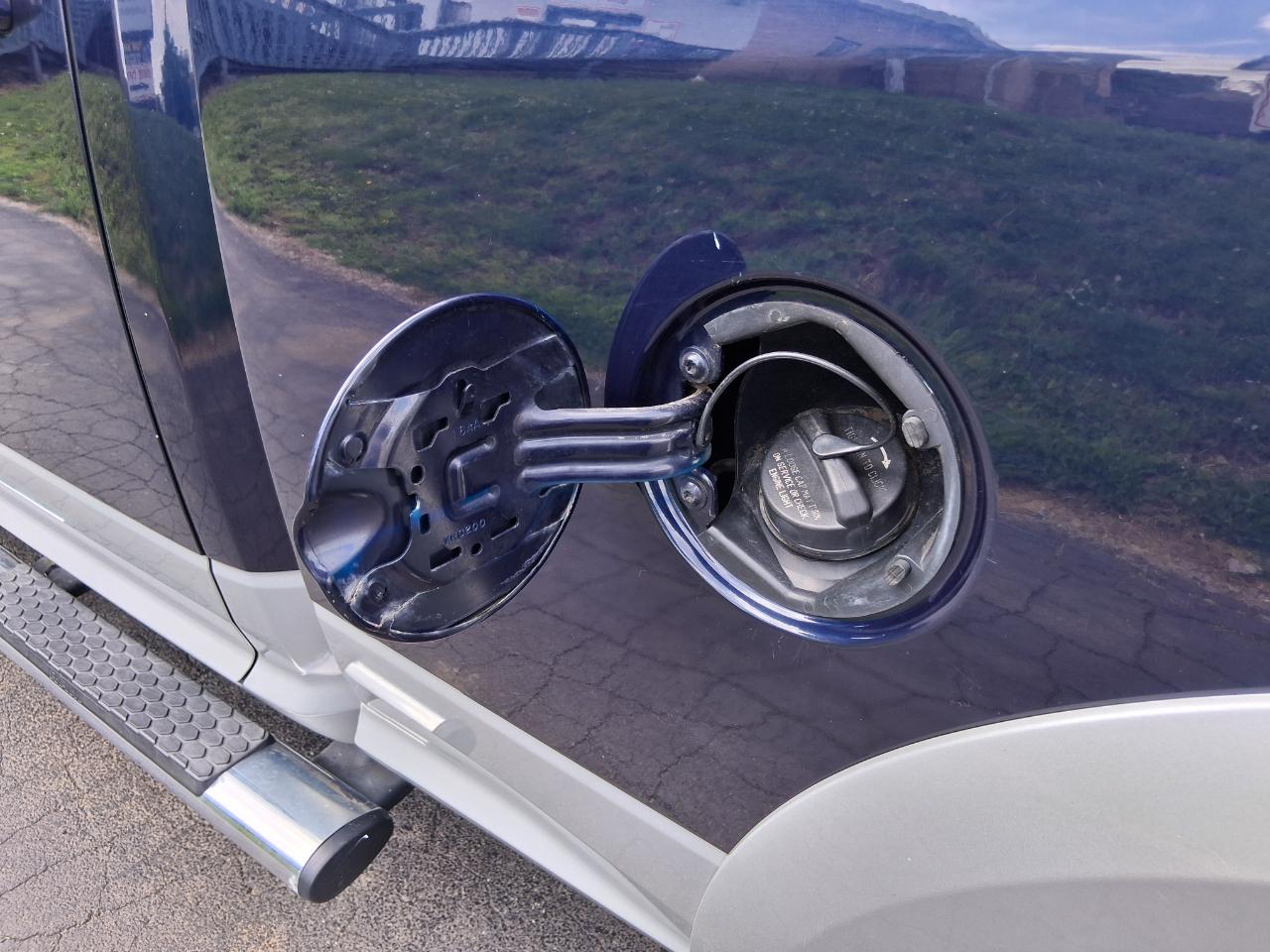 RAM 1500 Laramie Quad Cab 4WD 2012