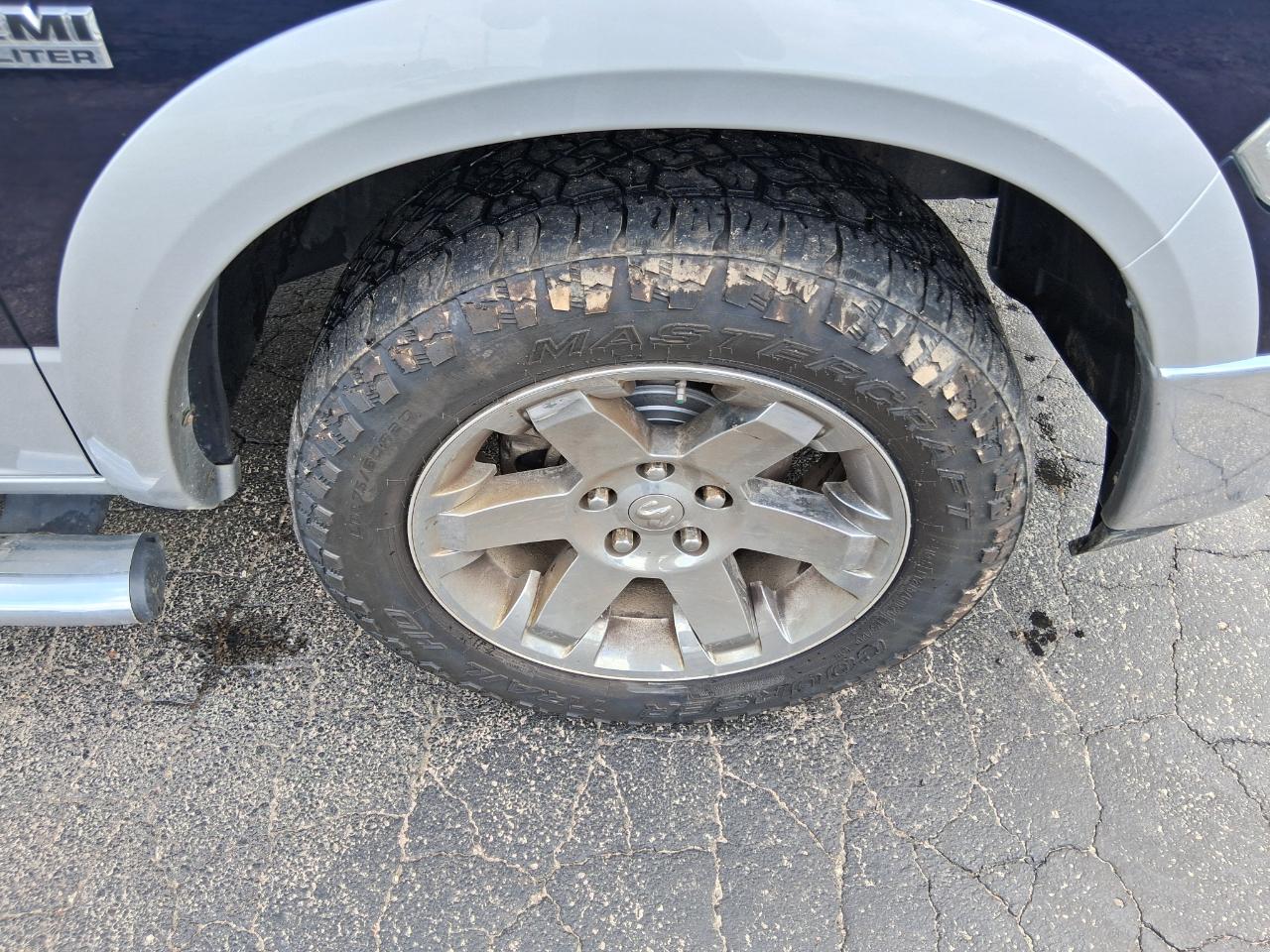 RAM 1500 Laramie Quad Cab 4WD 2012