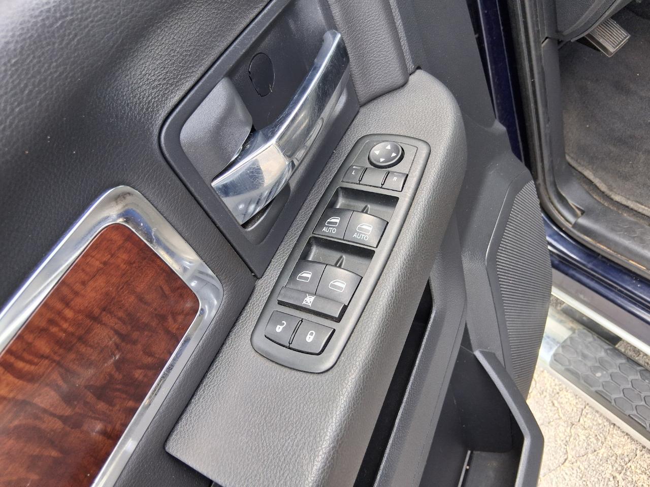 RAM 1500 Laramie Quad Cab 4WD 2012