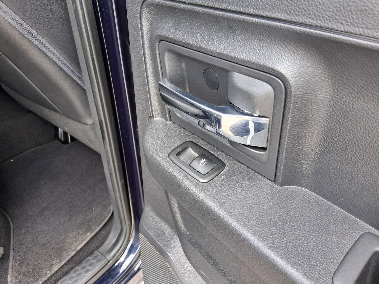 RAM 1500 Laramie Quad Cab 4WD 2012