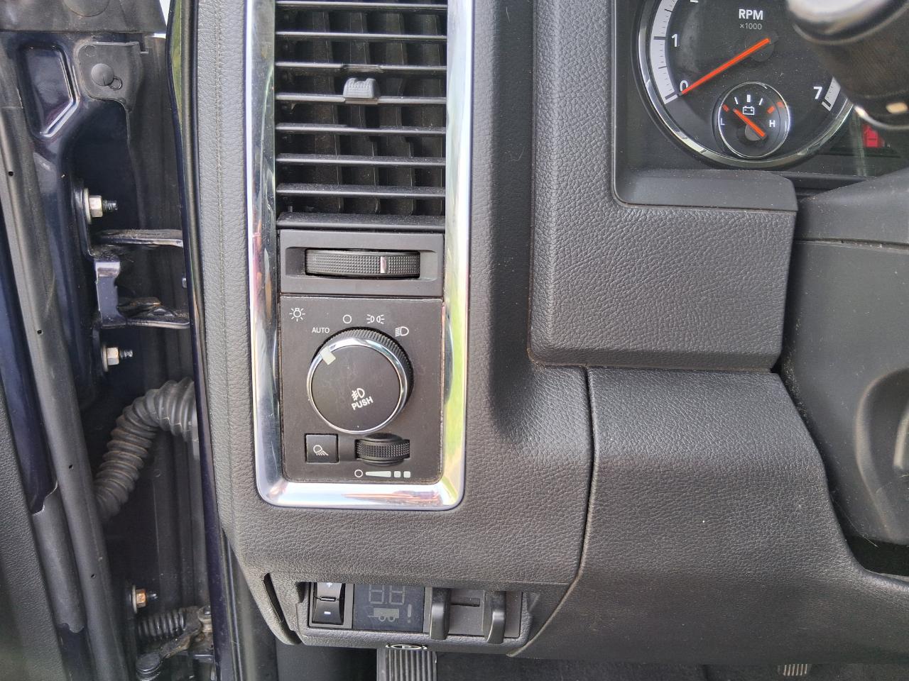 RAM 1500 Laramie Quad Cab 4WD 2012