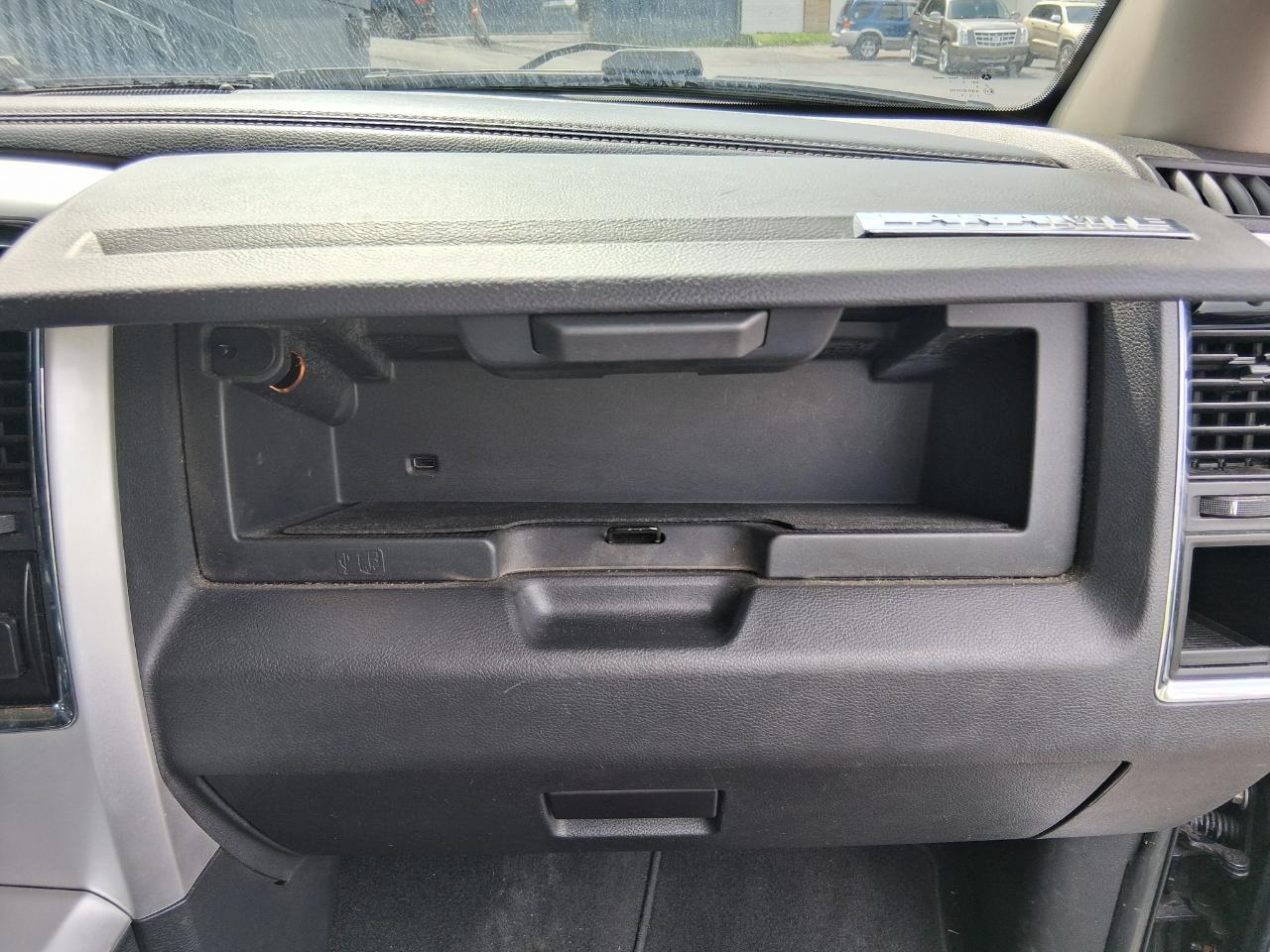 RAM 1500 Laramie Quad Cab 4WD 2012