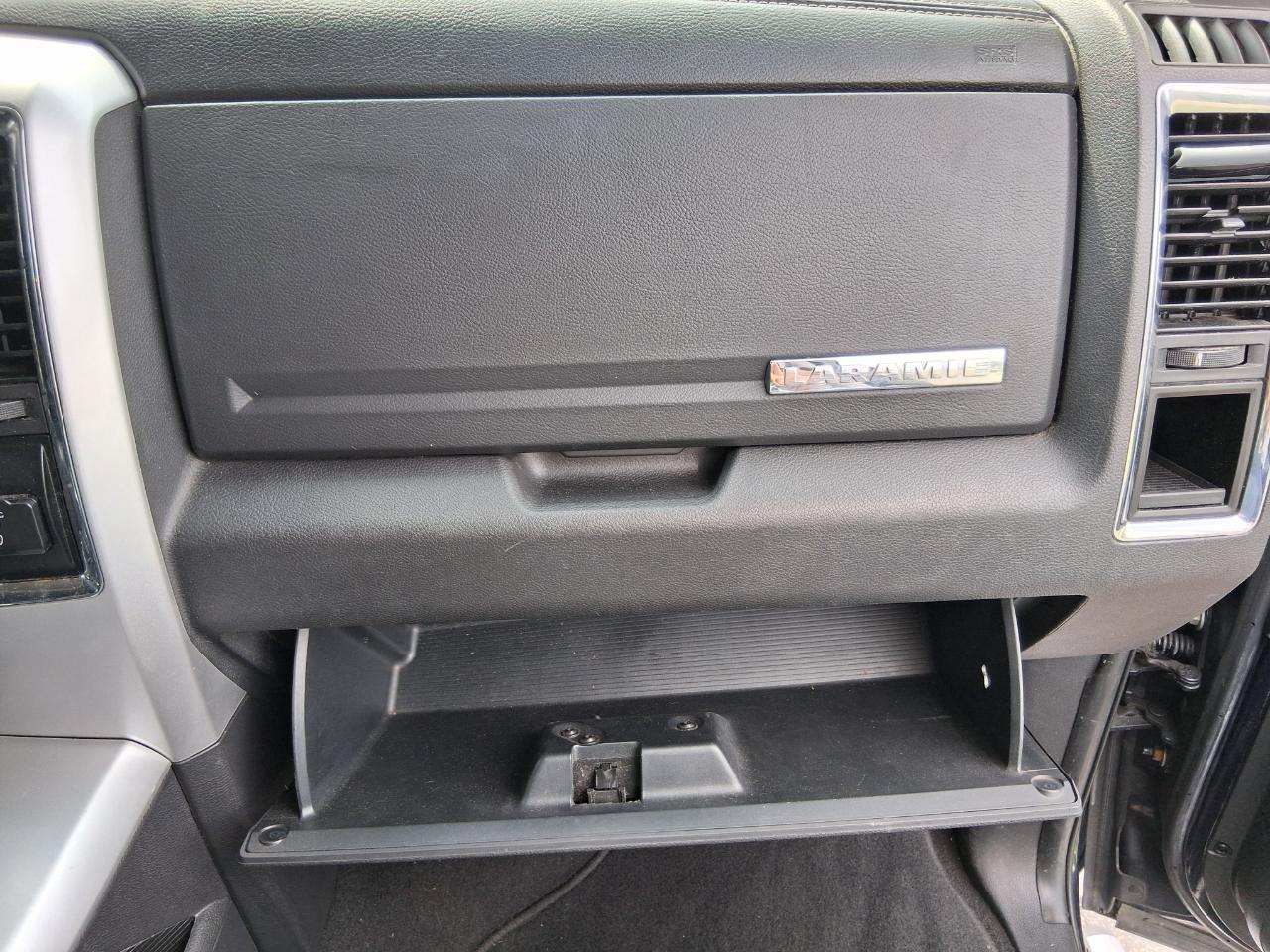 RAM 1500 Laramie Quad Cab 4WD 2012
