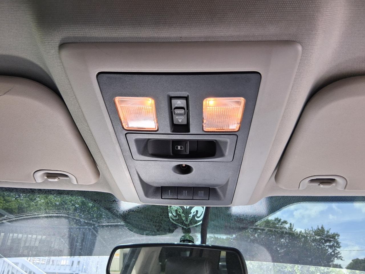 RAM 1500 Laramie Quad Cab 4WD 2012