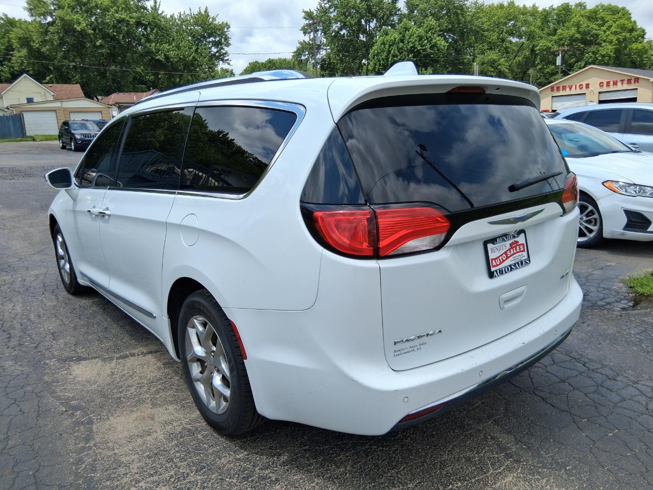 Chrysler Pacifica Limited 2018