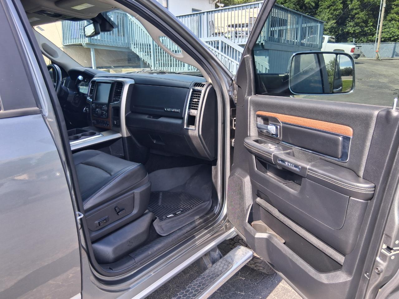 RAM 2500 Laramie Crew Cab SWB 4WD 2013