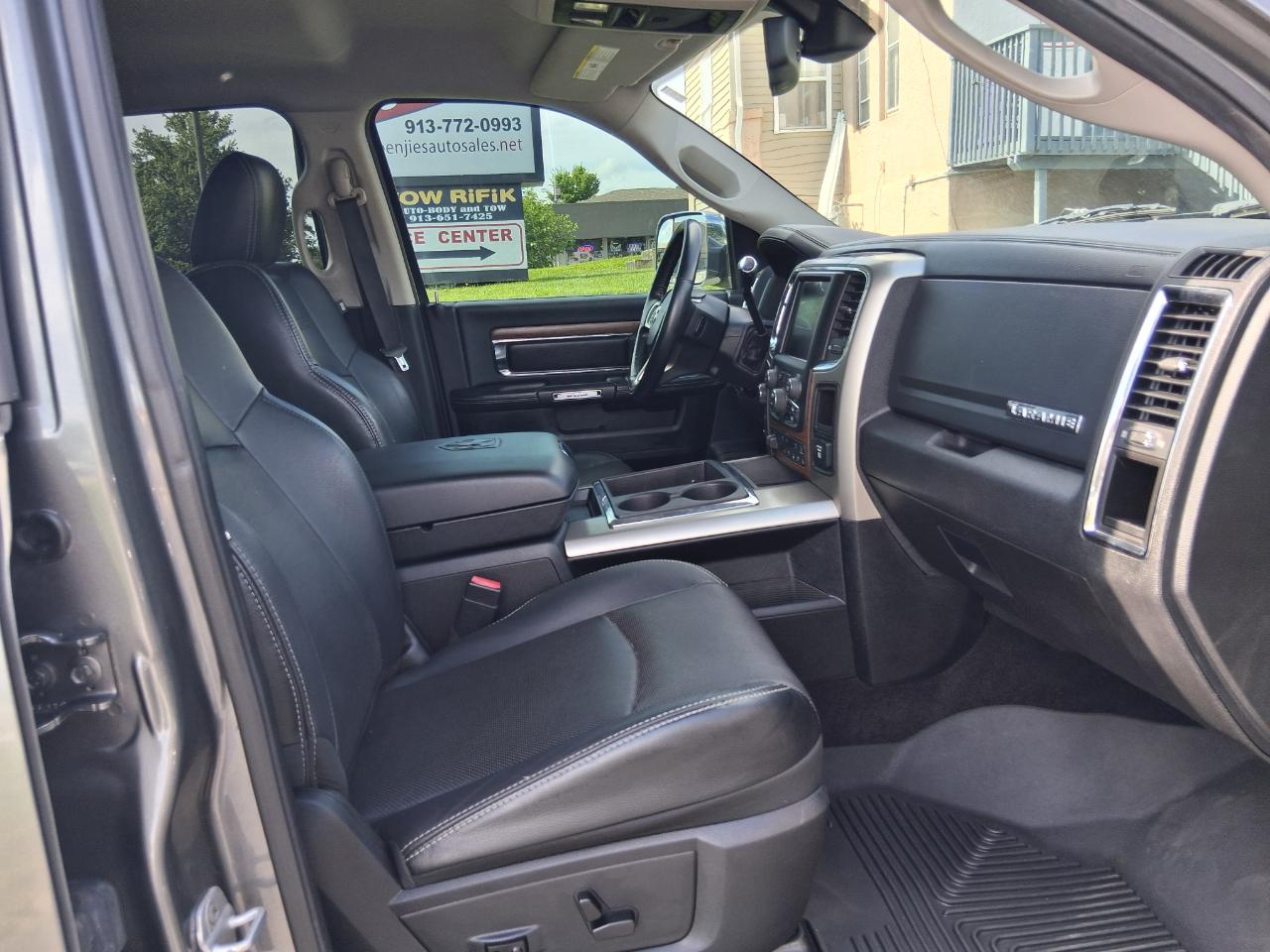 RAM 2500 Laramie Crew Cab SWB 4WD 2013