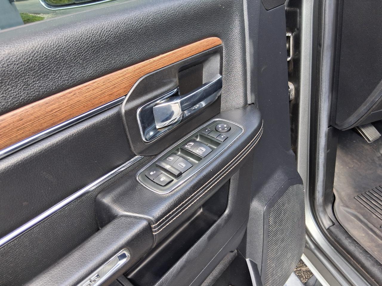 RAM 2500 Laramie Crew Cab SWB 4WD 2013