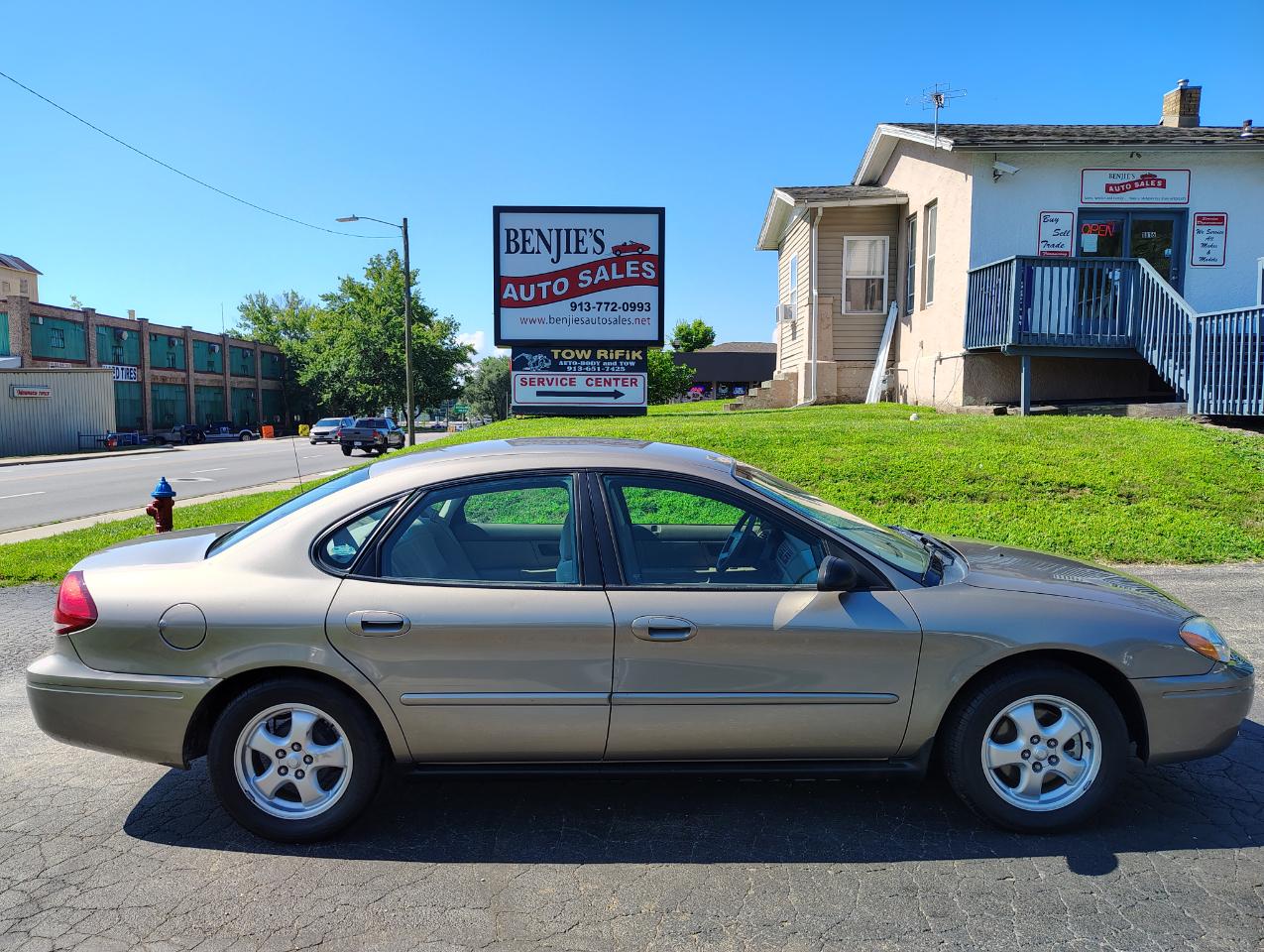 Ford Taurus SE 2004