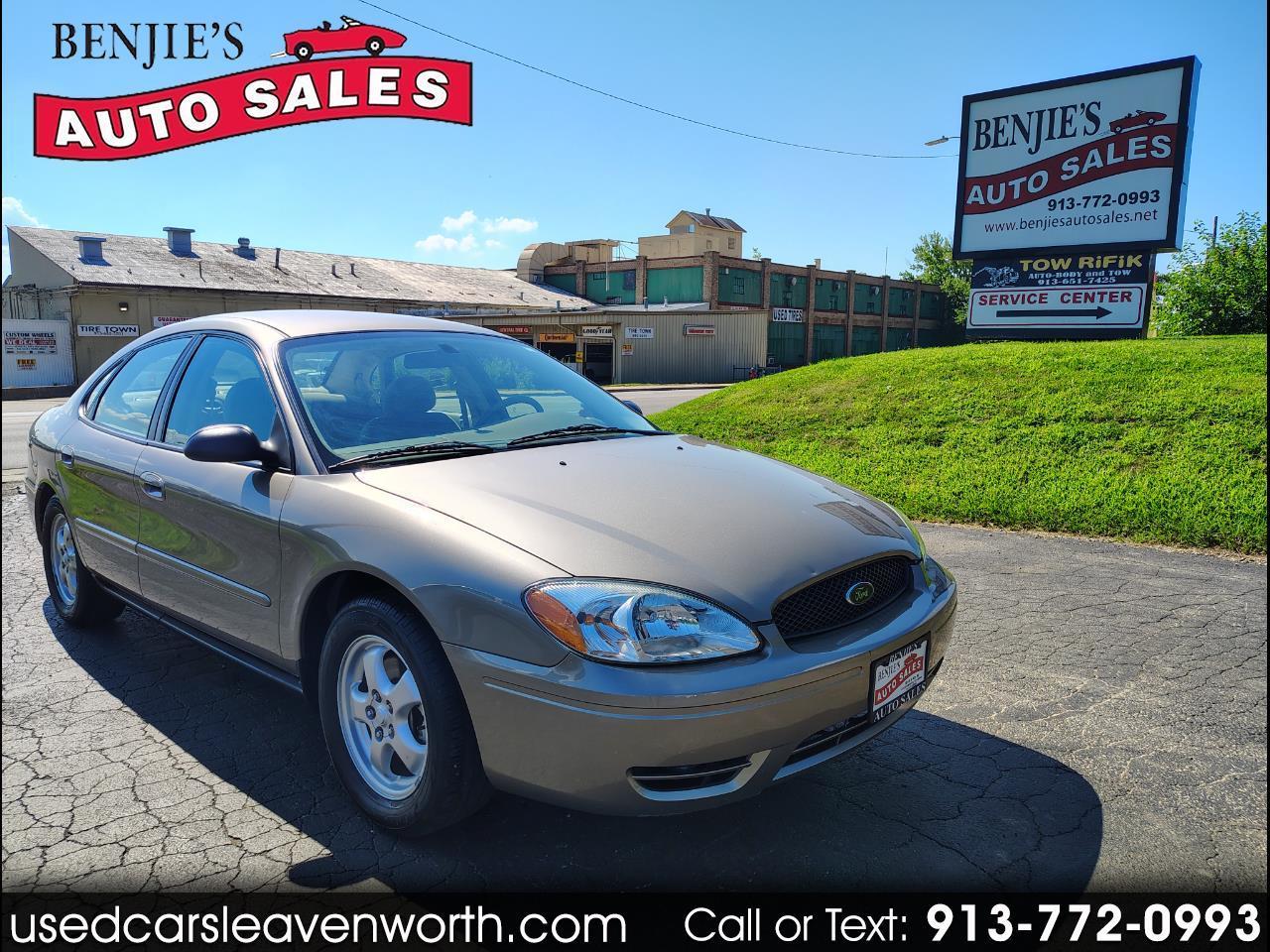 2004 Ford Taurus SE