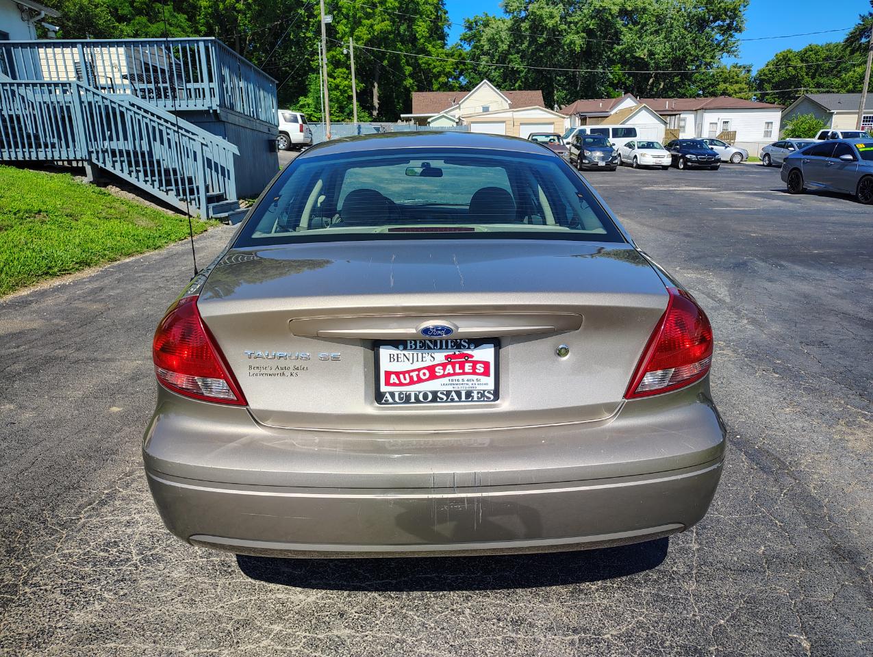 Ford Taurus SE 2004