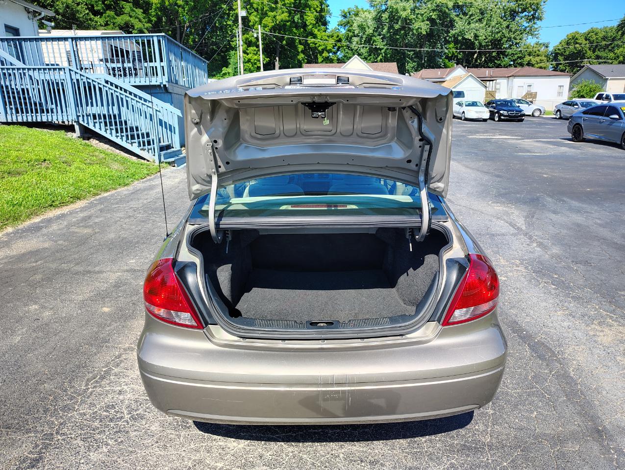 Ford Taurus SE 2004
