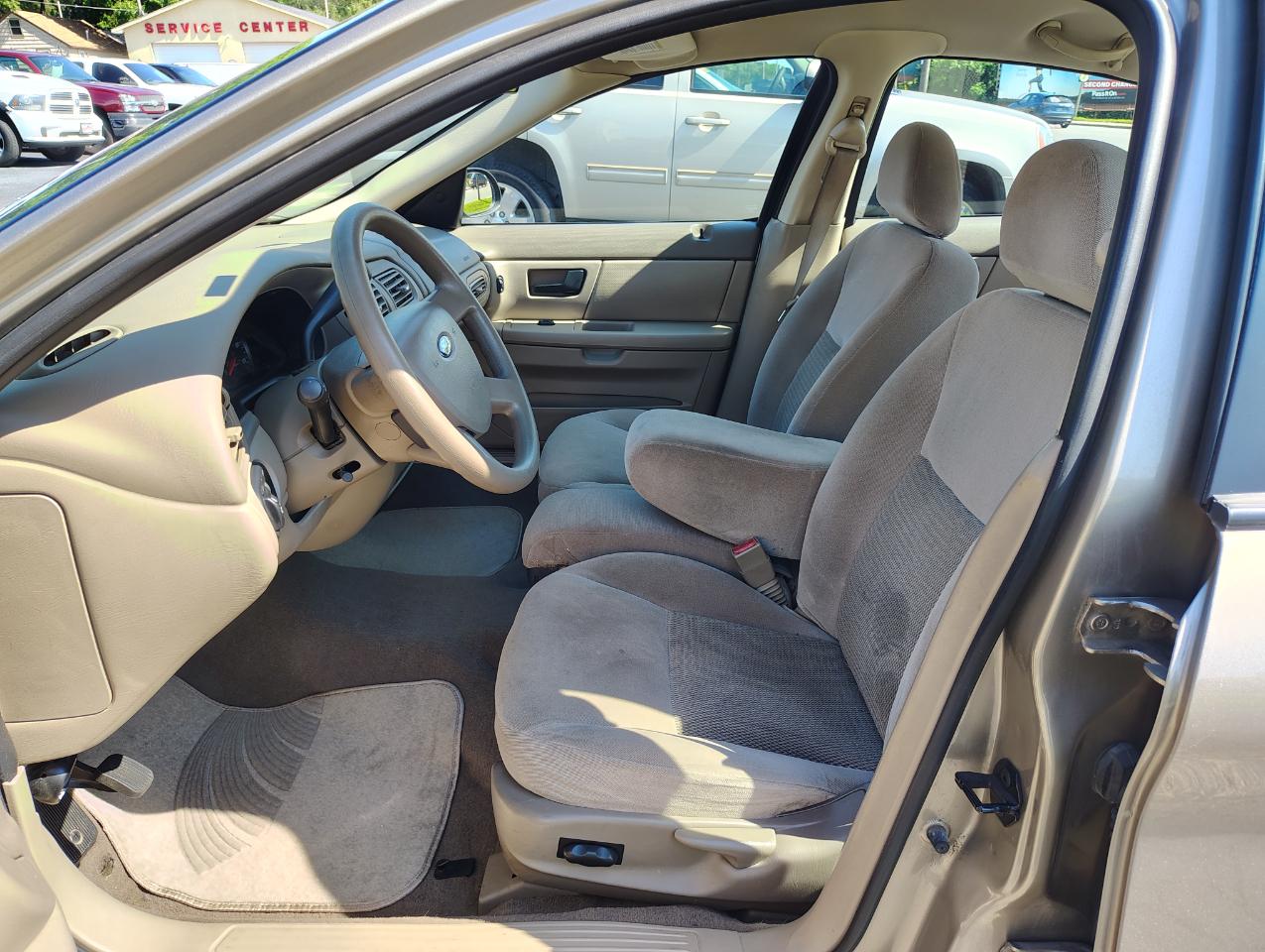Ford Taurus SE 2004