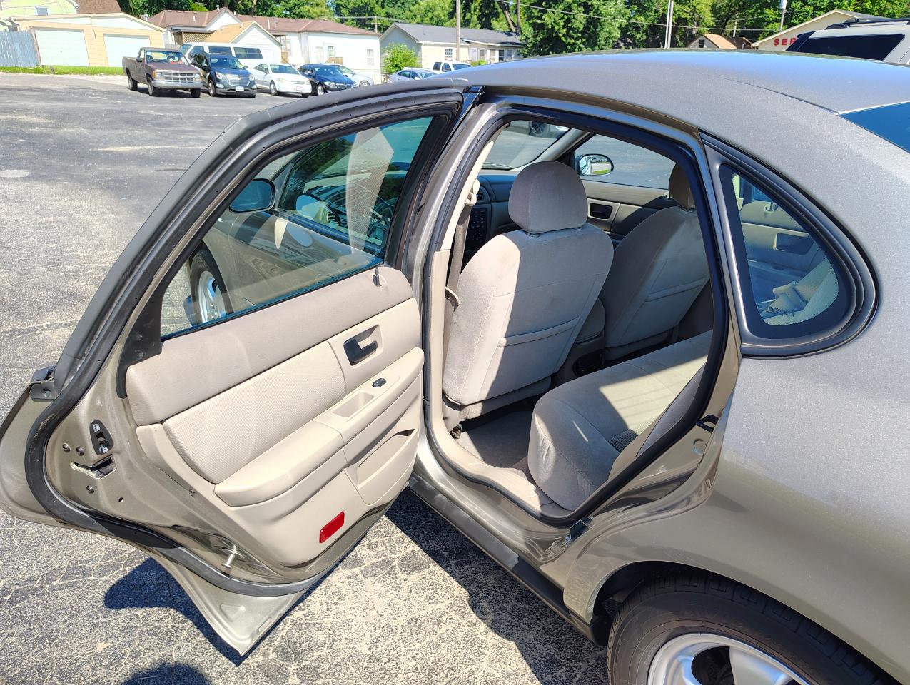 Ford Taurus SE 2004