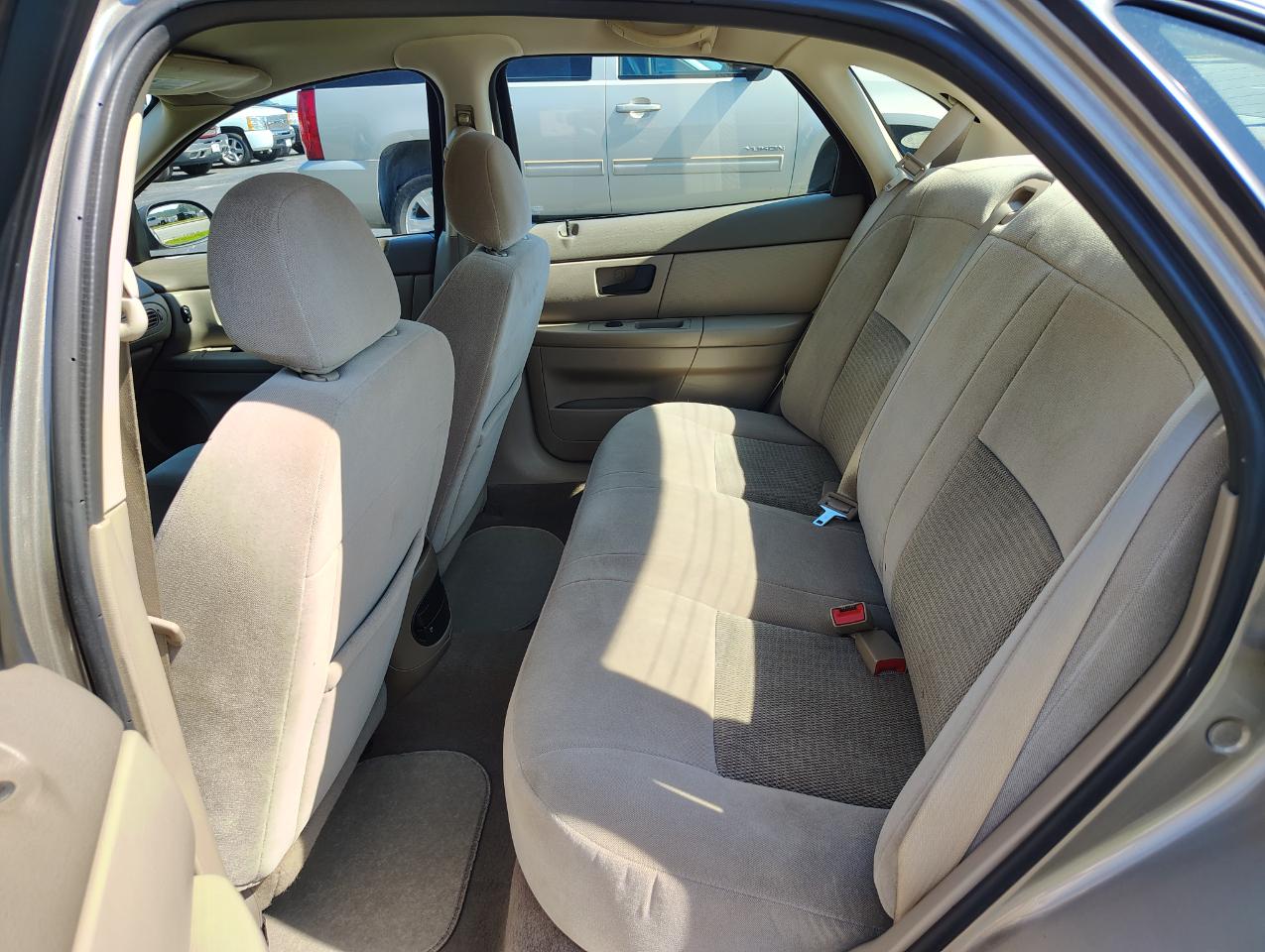 Ford Taurus SE 2004