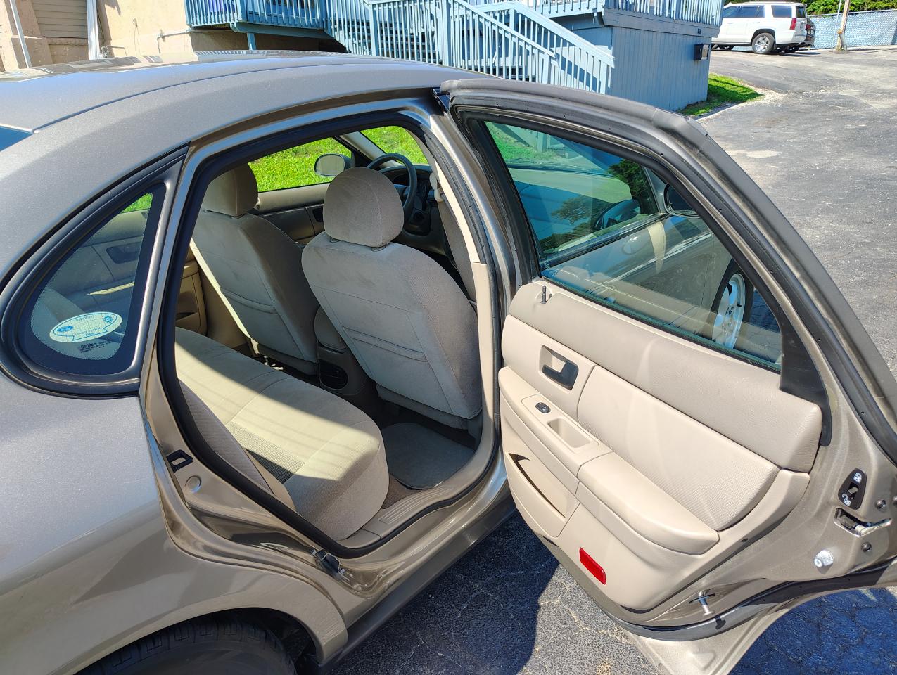 Ford Taurus SE 2004