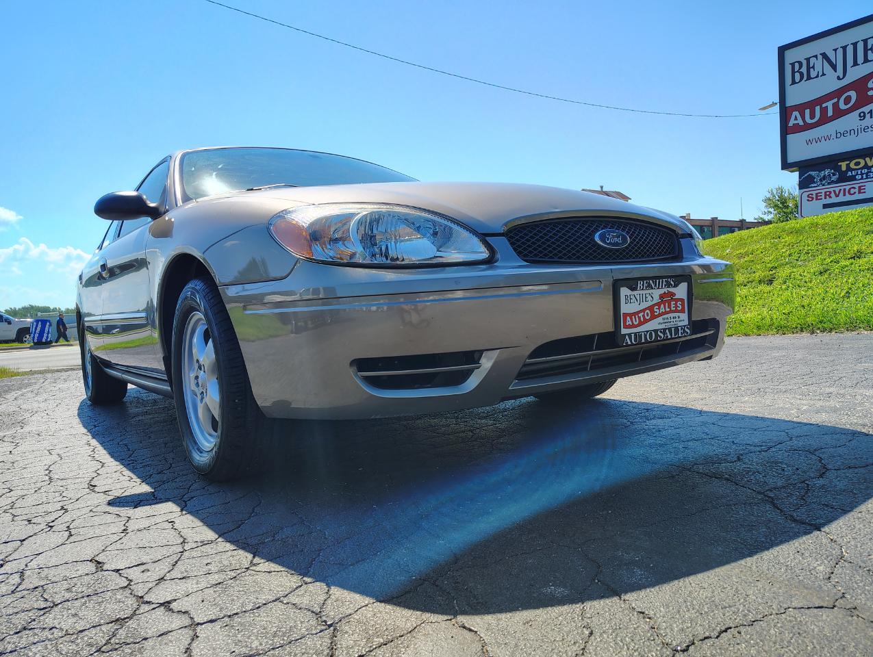 Ford Taurus SE 2004