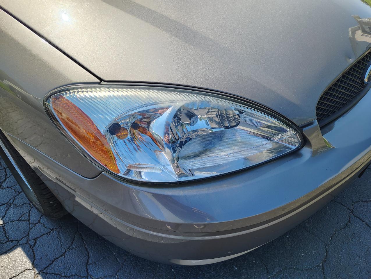 Ford Taurus SE 2004
