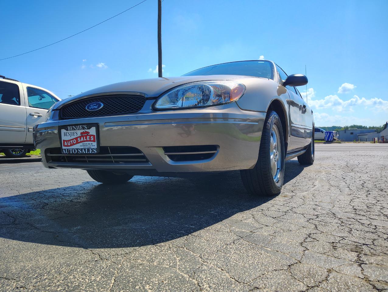 Ford Taurus SE 2004