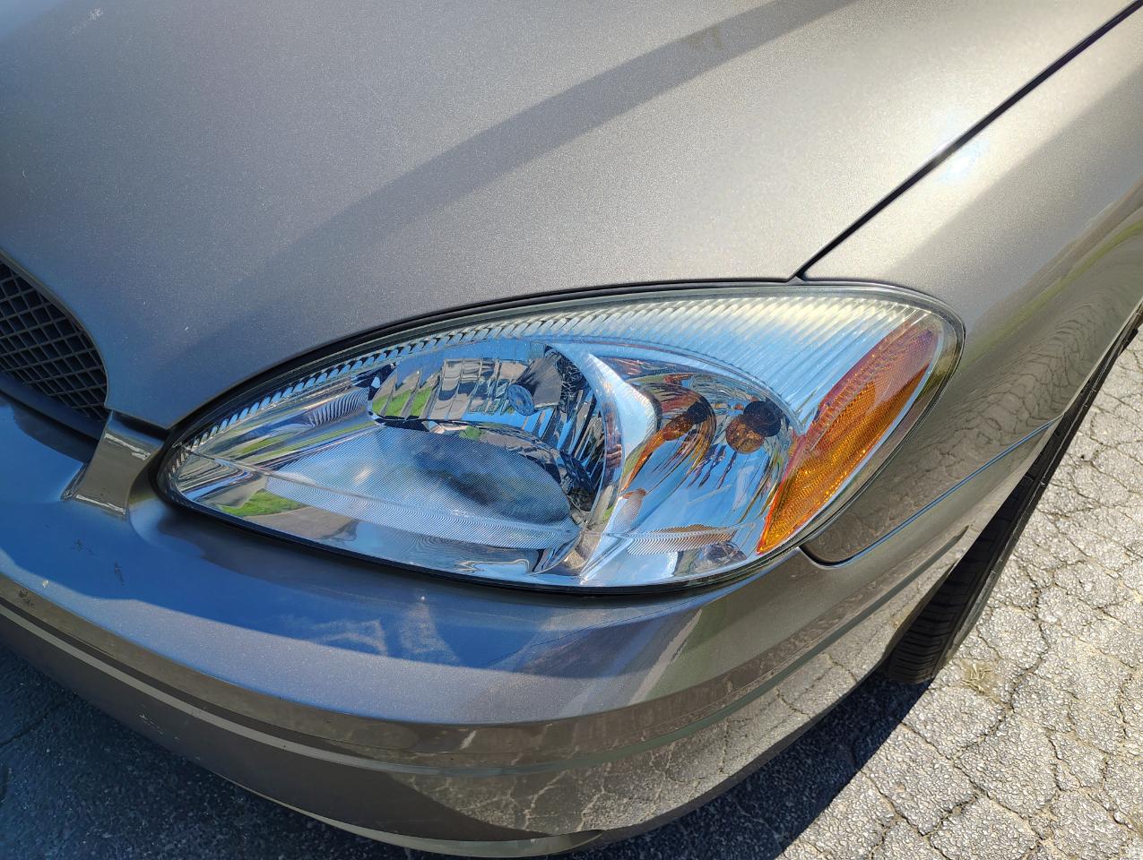 Ford Taurus SE 2004