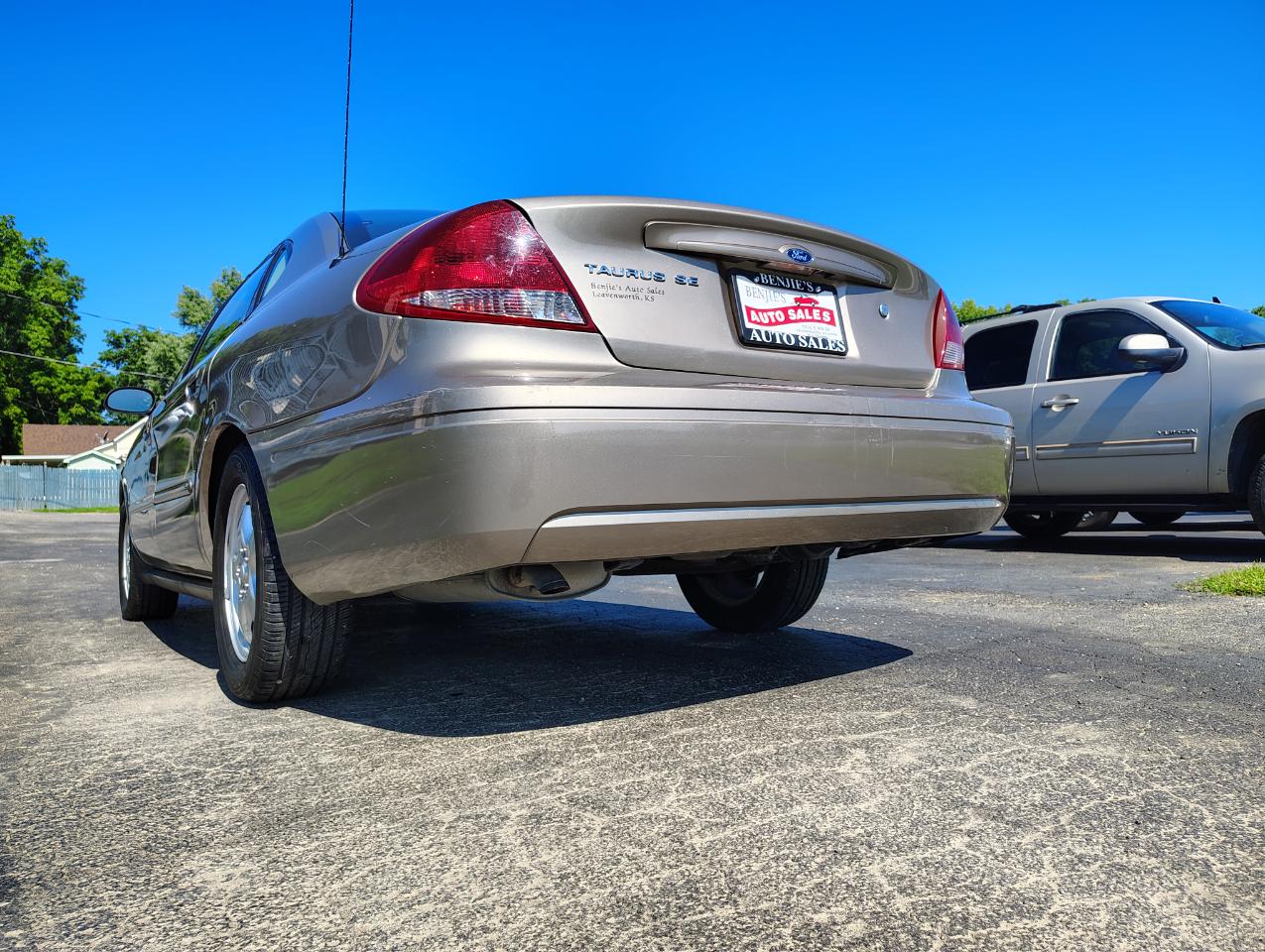 Ford Taurus SE 2004