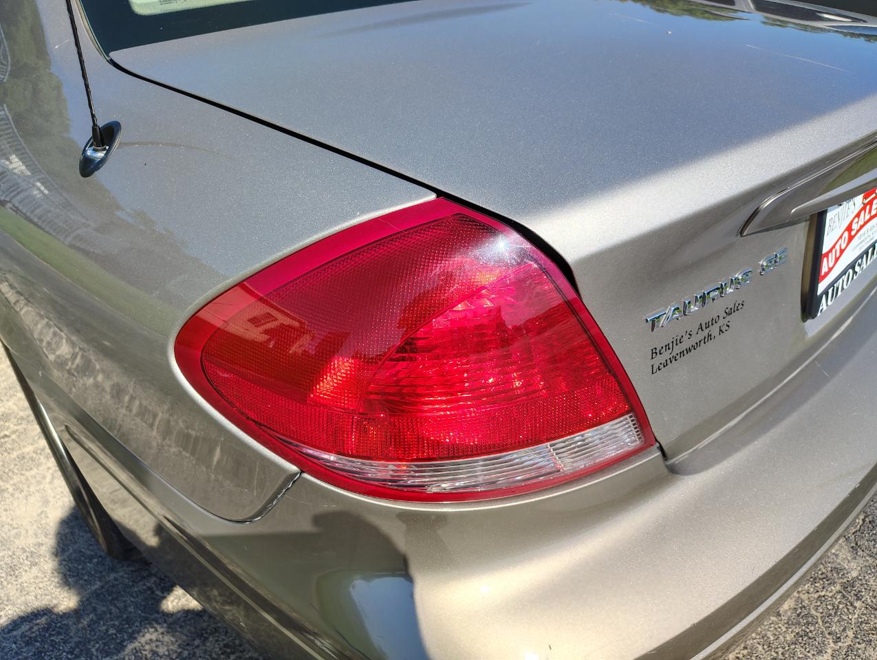 Ford Taurus SE 2004