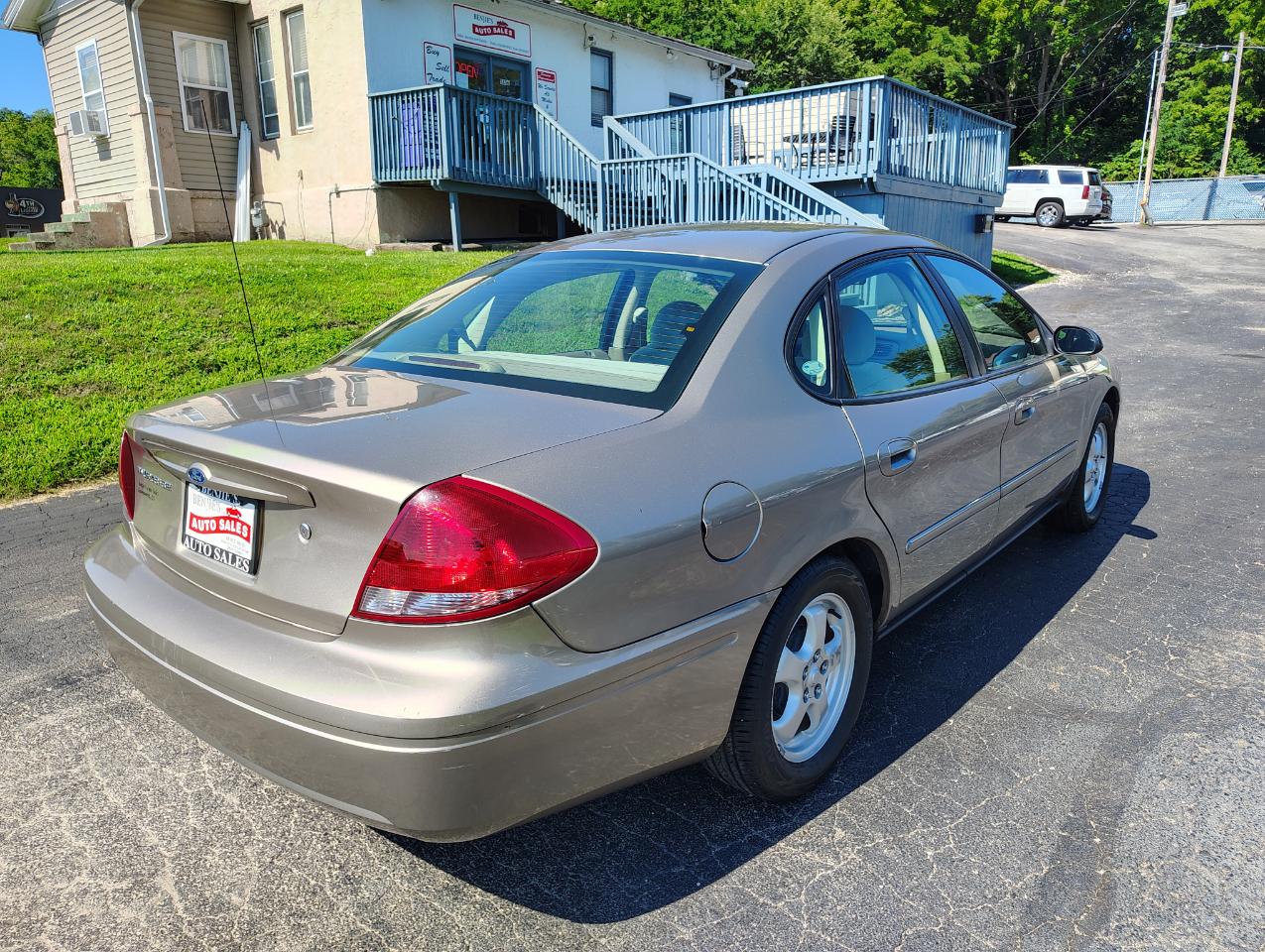 Ford Taurus SE 2004
