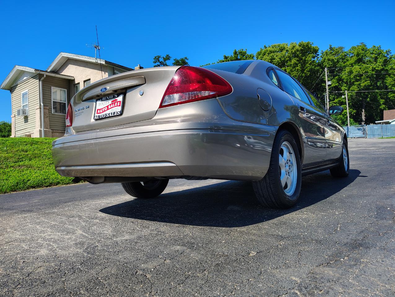Ford Taurus SE 2004