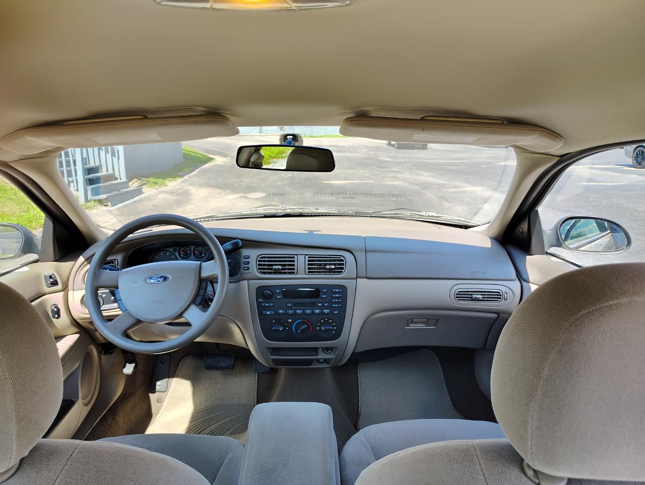 Ford Taurus SE 2004