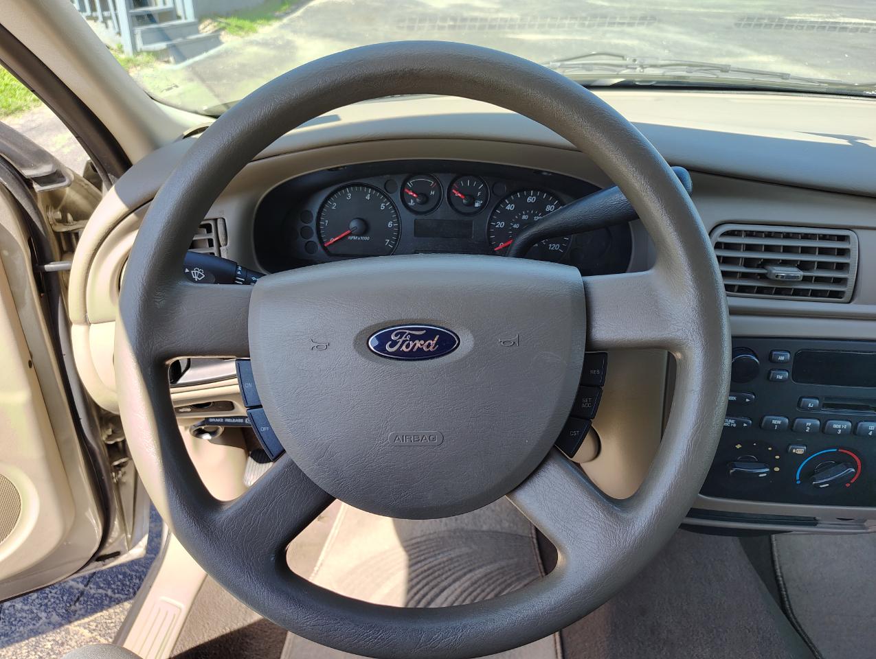 Ford Taurus SE 2004