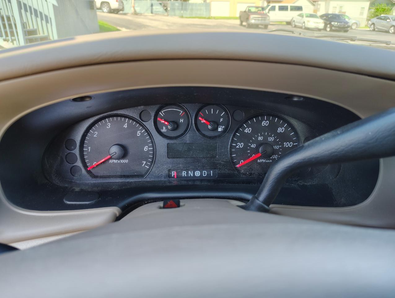 Ford Taurus SE 2004