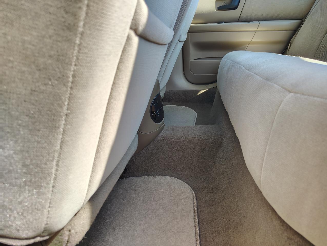 Ford Taurus SE 2004