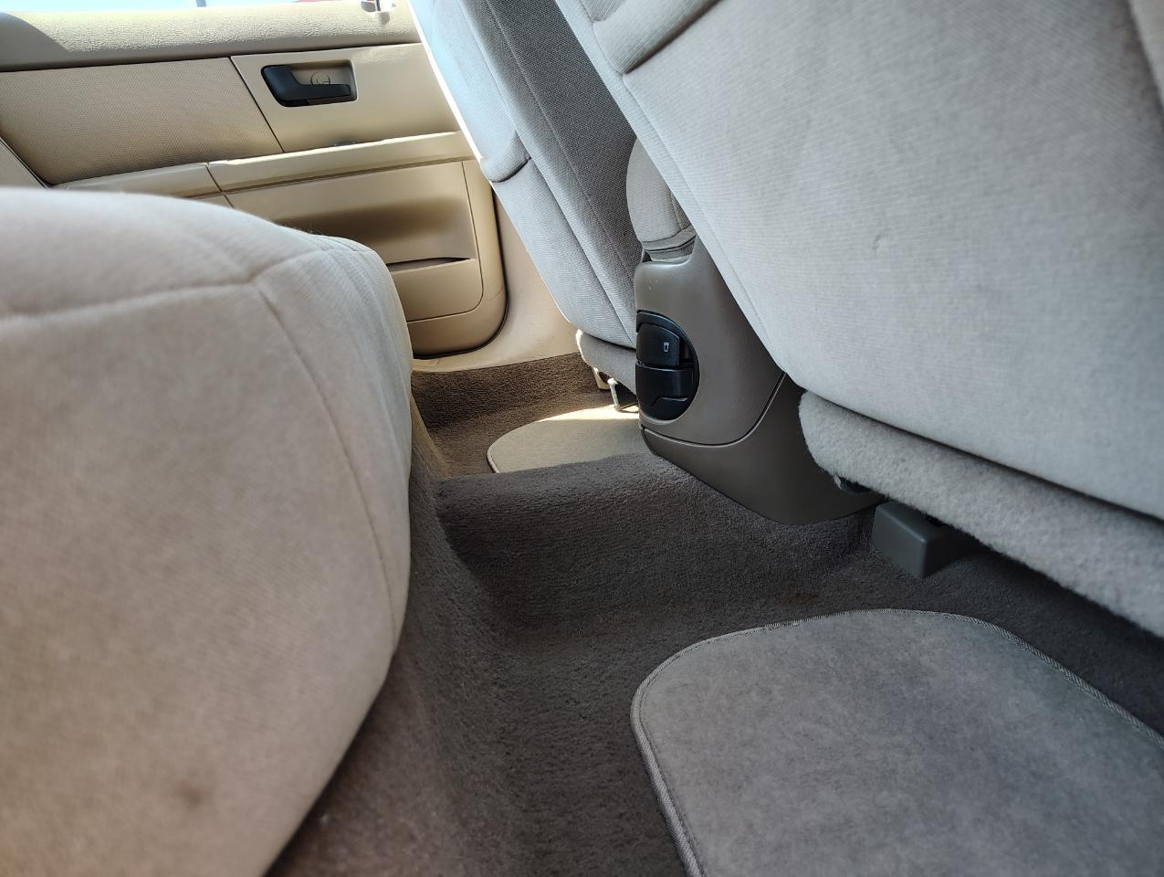 Ford Taurus SE 2004