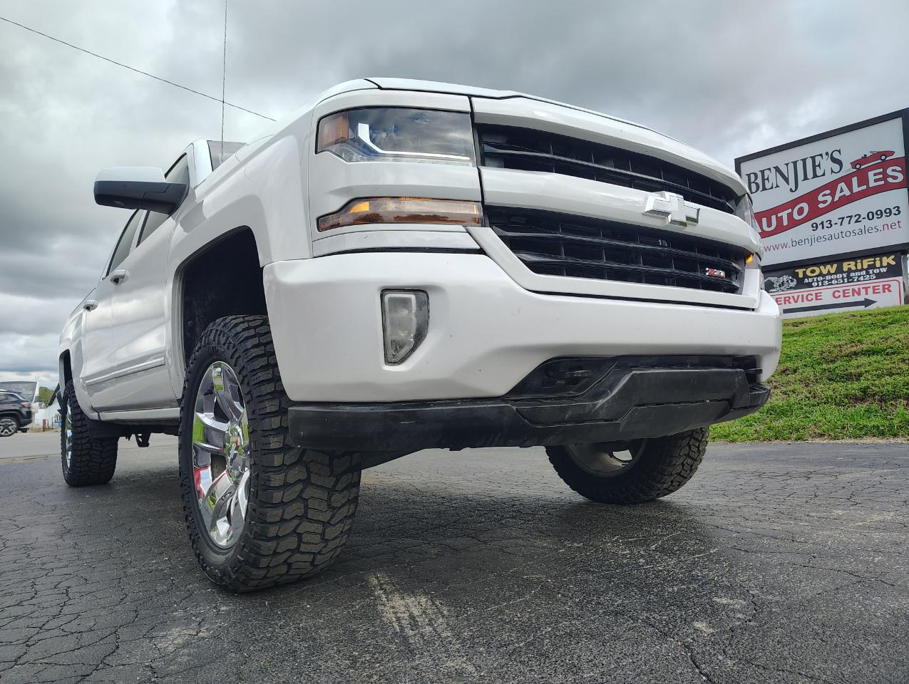 2018 Chevrolet Silverado 1500 LT Z71 - Photo 18