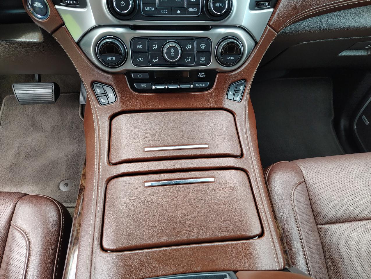 Chevrolet Suburban Premier 4WD 2017