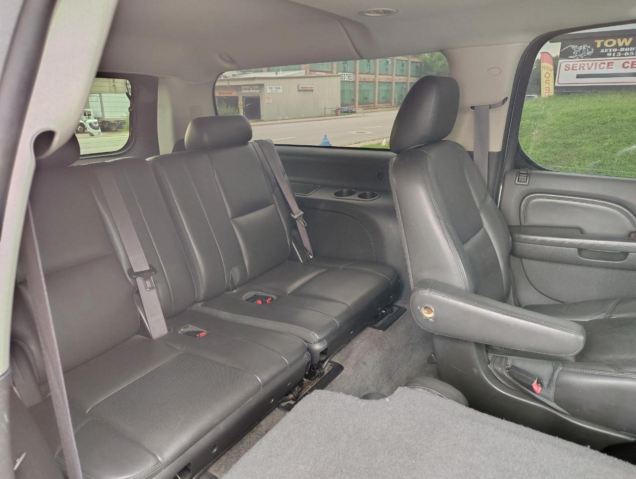 Cadillac Escalade ESV AWD Luxury 2013