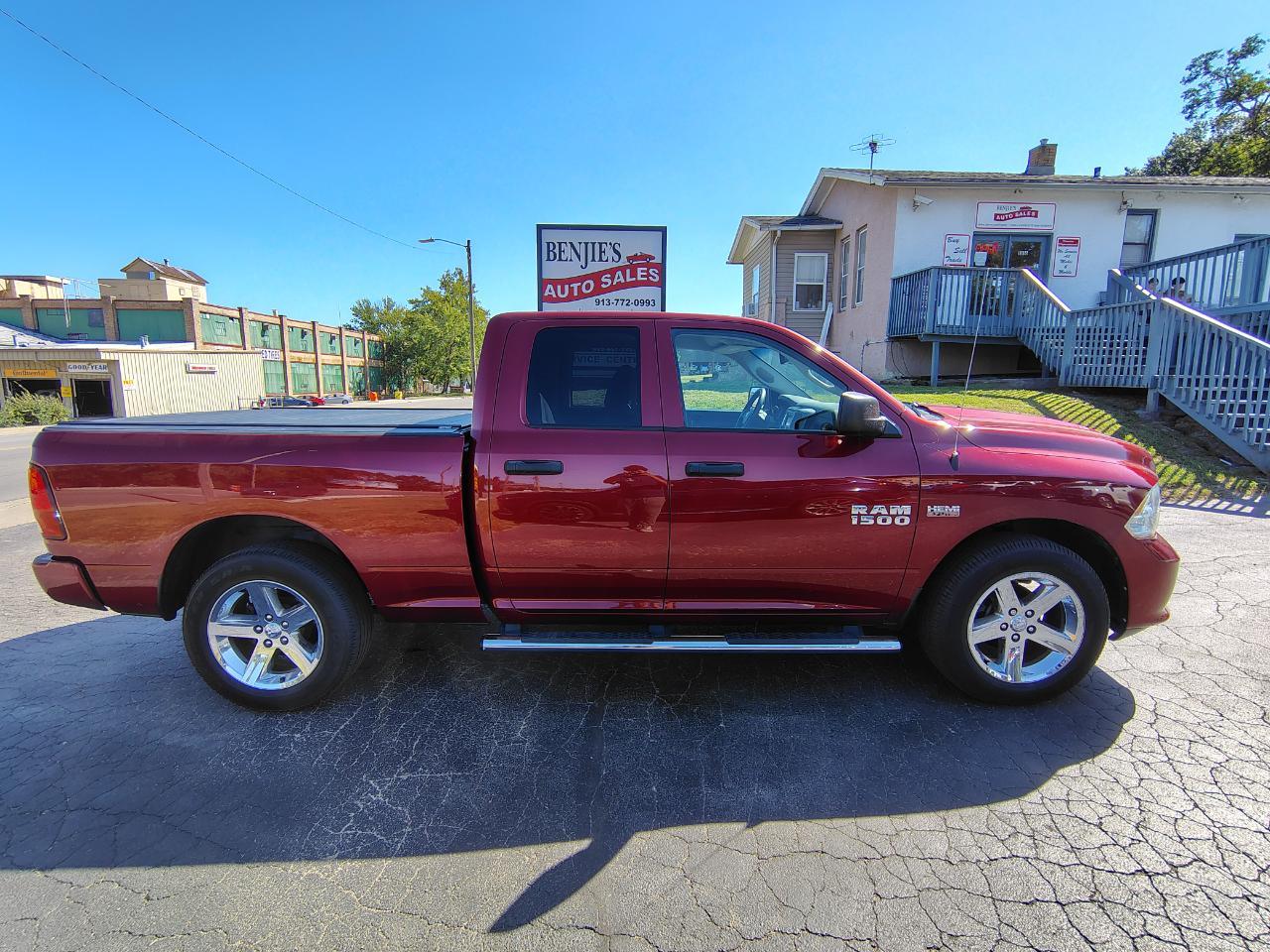 RAM 1500 Tradesman Quad Cab 4WD 2015
